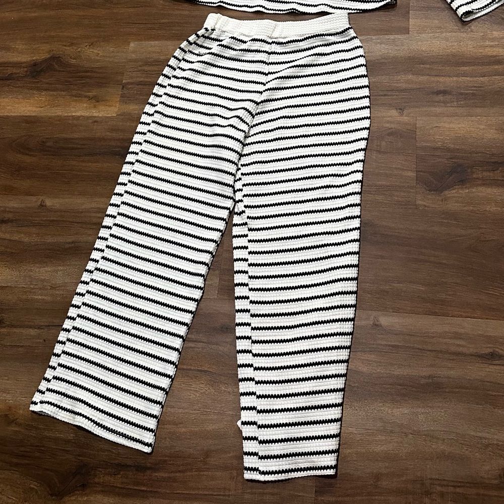 Striped Black and White Set - Picture 4 of 4
